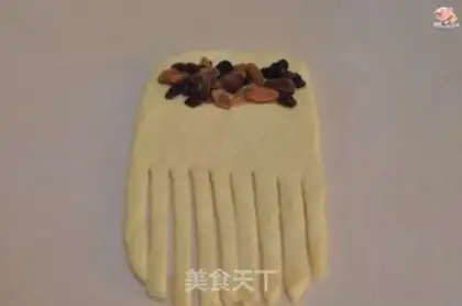 Make raisin rolls step 3