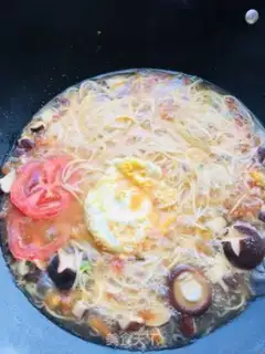 Make Tomato egg mushroom noodles step 9