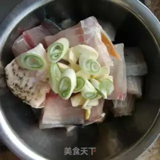 Make Home-based boiling fish step 2