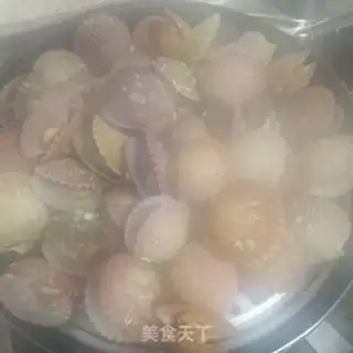 Make Scalloping needle mushrooms step 1