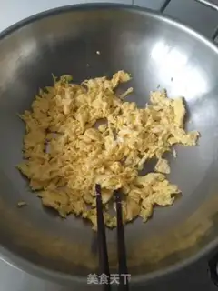 Make Egg sauce and spinach noodles step 1