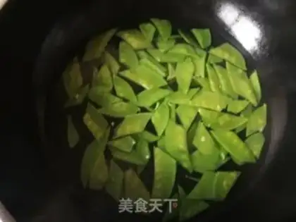 Make Dutch chili sausage step 1
