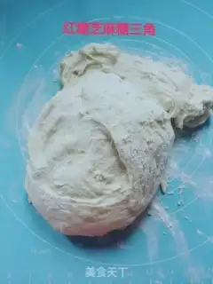 Make Red sugar sesame sugar triangle step 3