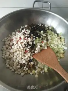 Make Egg sauce and spinach noodles step 3