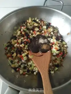 Make Egg sauce and spinach noodles step 4
