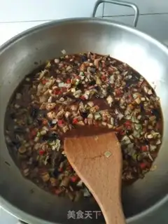 Make Egg sauce and spinach noodles step 5
