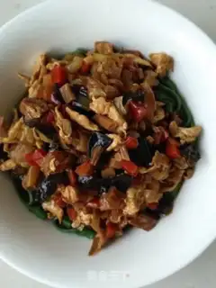 Make Egg sauce and spinach noodles step 8