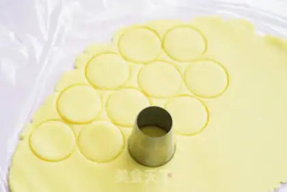 Make Button cookies step 5