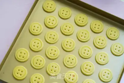 Make Button cookies step 7