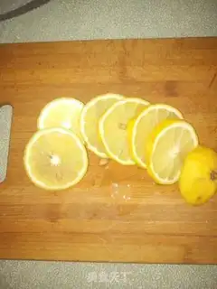 Make Lemon honey tea step 1