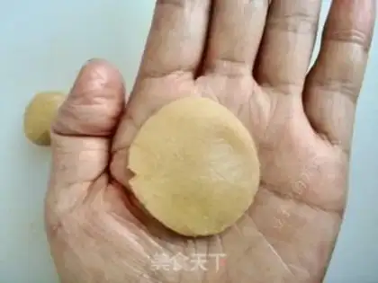 Make Spider crackers step 5