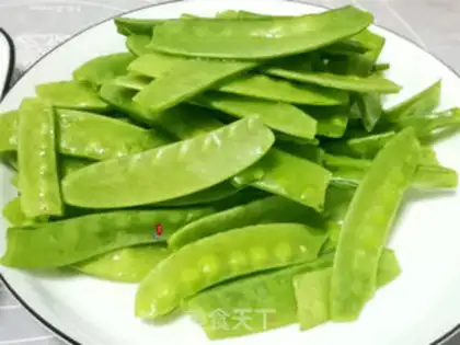 Make Dutch bean ears fried eggs step 1