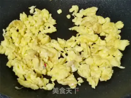 Make Dutch bean ears fried eggs step 3