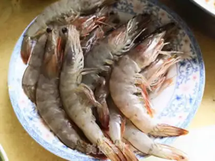 Make Salt shrimp step 1