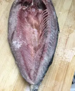Make Dry-fried mackerel step 2