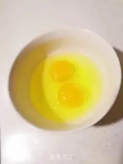Make cucumber fried eggs step 1
