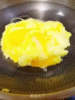 Make cucumber fried eggs step 3