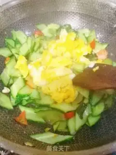 Make cucumber fried eggs step 6