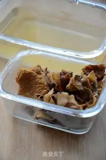 Make Chicken soup with mushrooms step 2