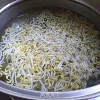 Make A sprouts of celery step 2