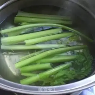 Make A sprouts of celery step 3