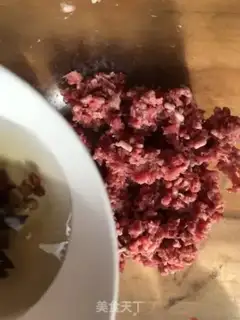 Make Beef onion pie step 2