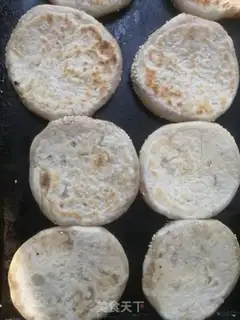 Make Sesame sauce pretzels step 1