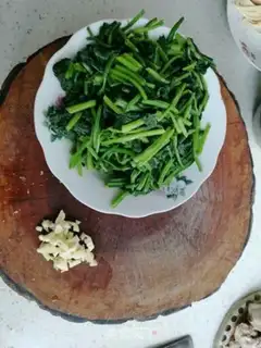 Make Scrambled spinach step 0