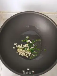 Make Scrambled spinach step 1
