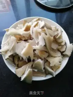 Make The hot soup, the mushroom egg soup. Noodles step 0