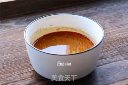 Make Chouzhou cuisine congee step 2