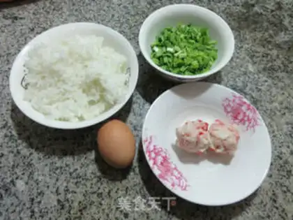 Make Egg shrimp-flavored garlic fried rice step 0