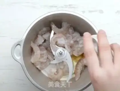 Make Shrimp rolls and makes the acorns step 0