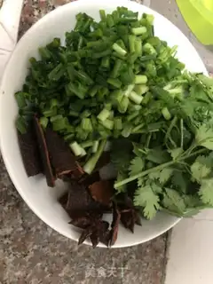 Make Red burning pig hands step 1