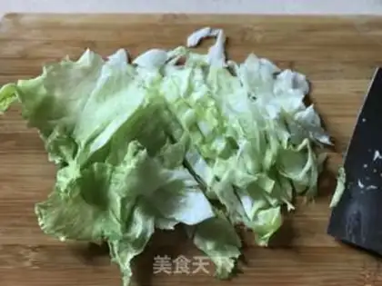 Make Chouzhou cuisine congee step 8