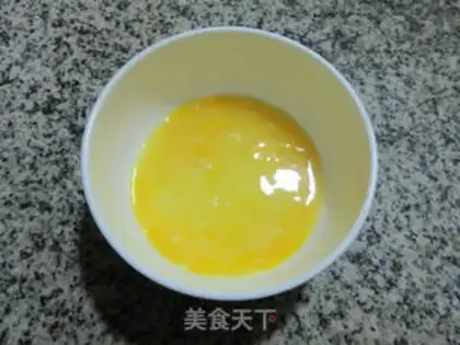 Make Egg shrimp-flavored garlic fried rice step 2