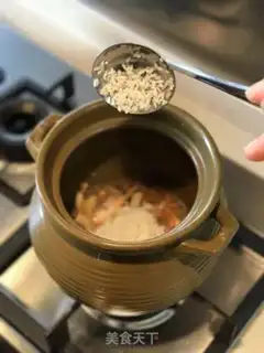 Make Chouzhou cuisine congee step 12