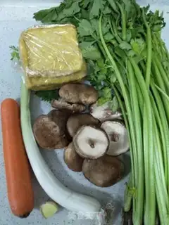 Make Flamingos, celery buns step 1