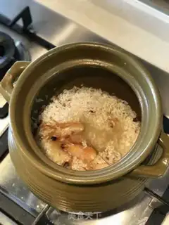 Make Chouzhou cuisine congee step 13