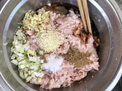 Make Pretzels of meat step 0
