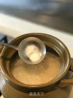 Make Chouzhou cuisine congee step 19