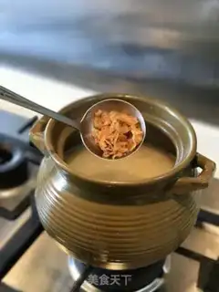 Make Chouzhou cuisine congee step 21