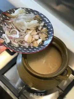 Make Chouzhou cuisine congee step 22
