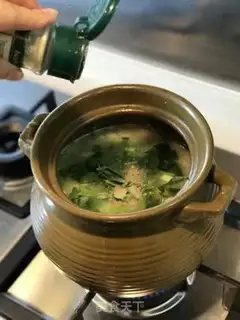 Make Chouzhou cuisine congee step 24