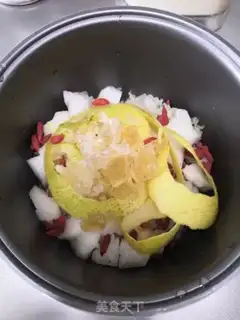 Make Silver pear soup step 1