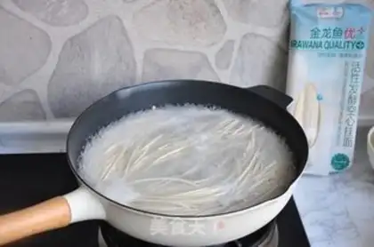 Make Tomato noodles step 10