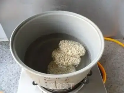 Make Breakfast noodles step 2