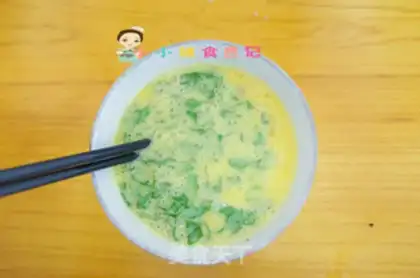 Make Little yellow man with a thick egg step 2
