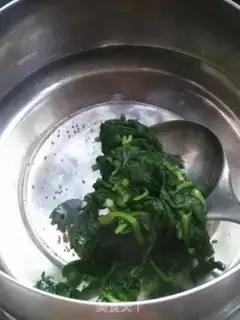 Make Spinach egg soup step 2