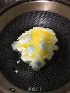 Make Tomato egg fried noodles step 3